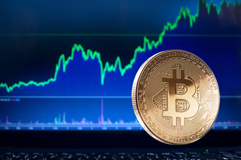 Bitcoinov rekord od 108.000 dolara trajao je samo nekoliko sekundi, jer je cijena BTC-a pala za 2,4%